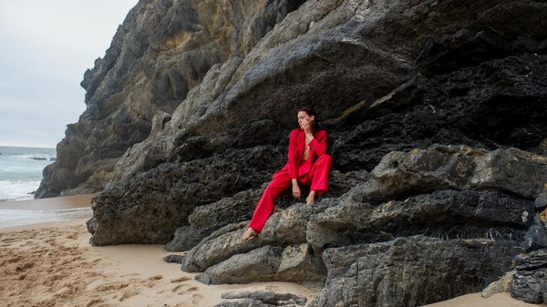 What are the origins of British afternoon tea traditions?