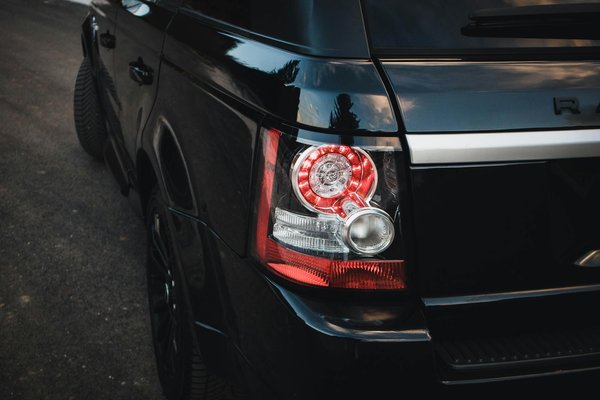 How is the UK automotive industry leveraging AI for advancements?